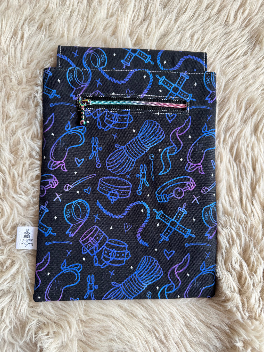 Small eReader and Book Sleeve Kink unlocked