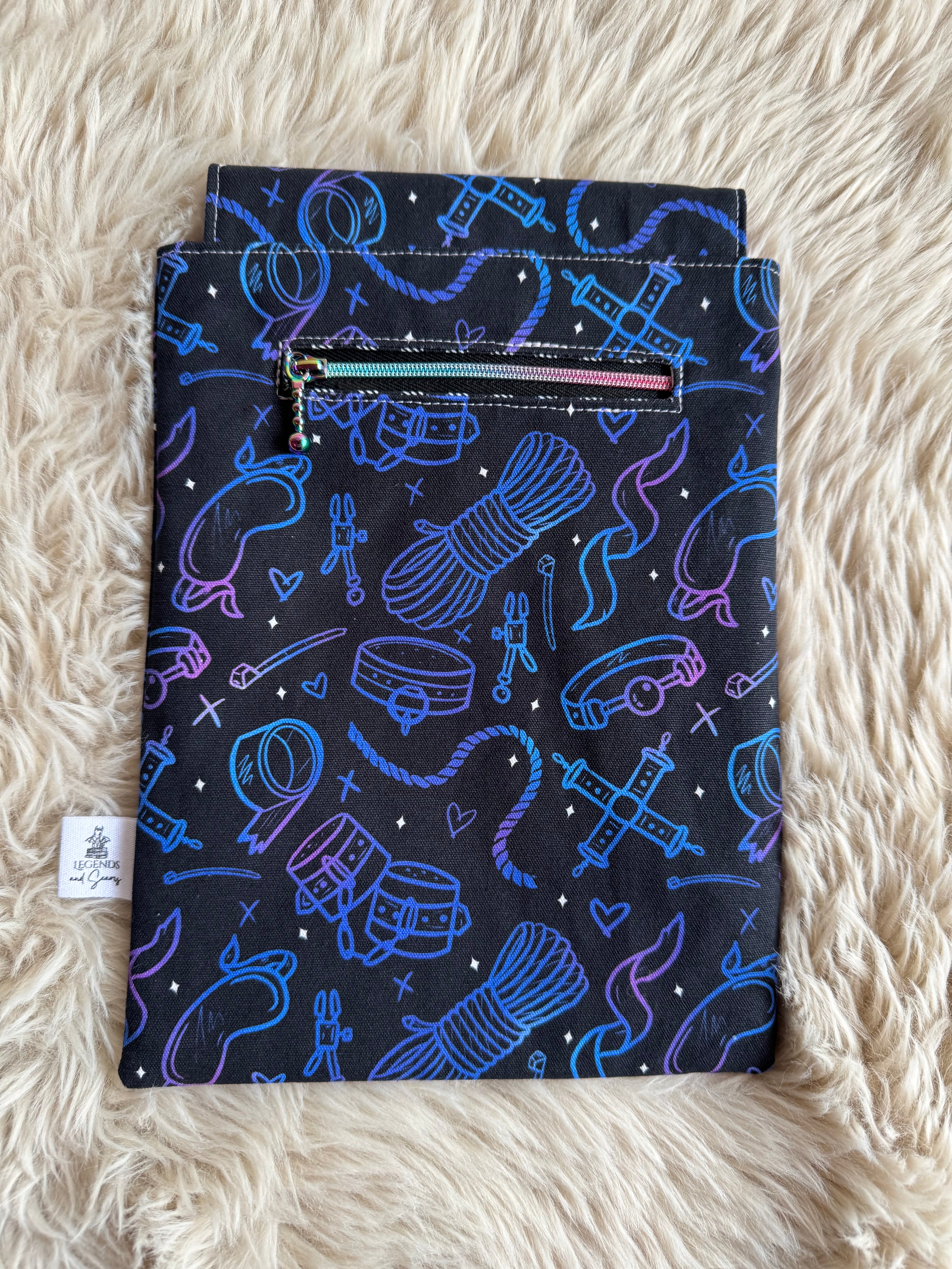 Small eReader and Book Sleeve Kink unlocked