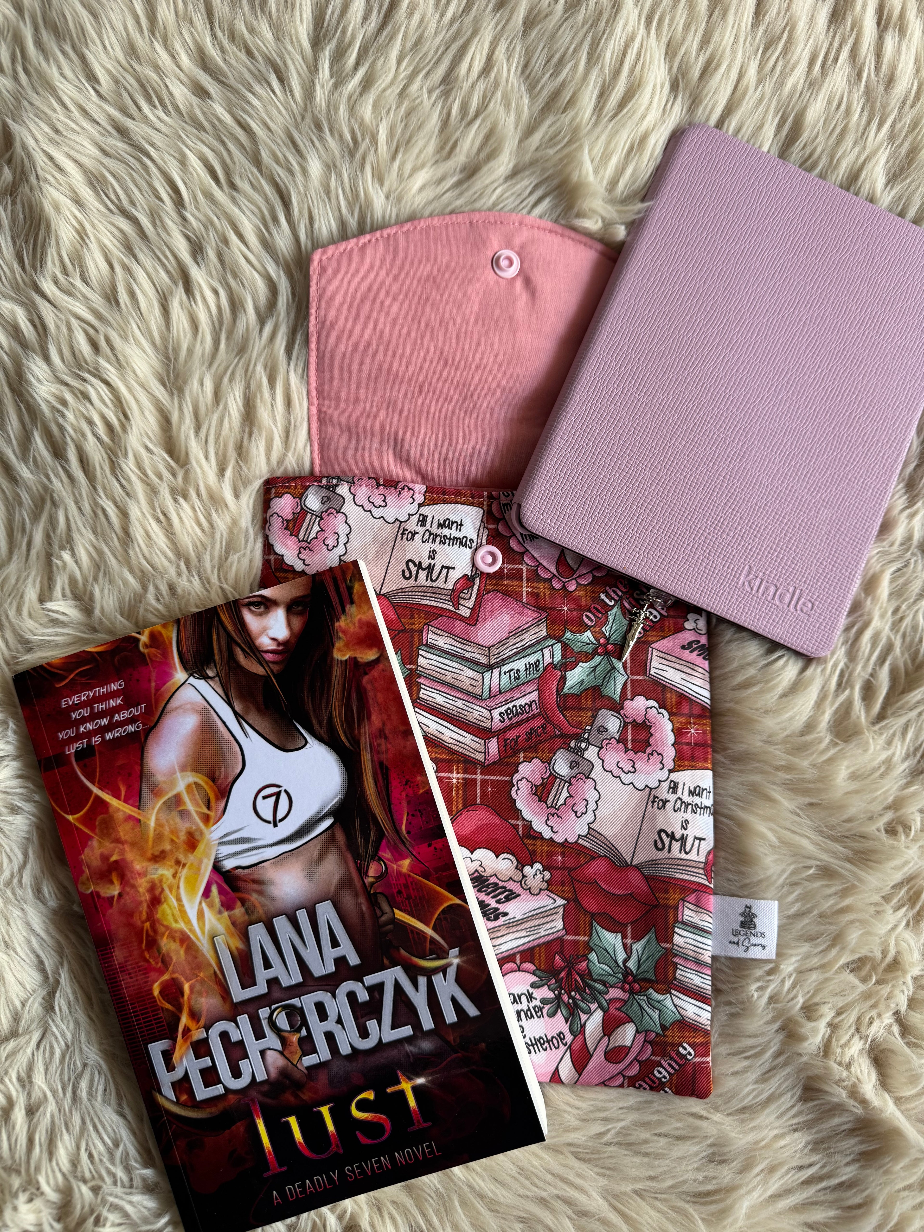 Small eReader and Book Sleeve Smutmas (Red tartan)