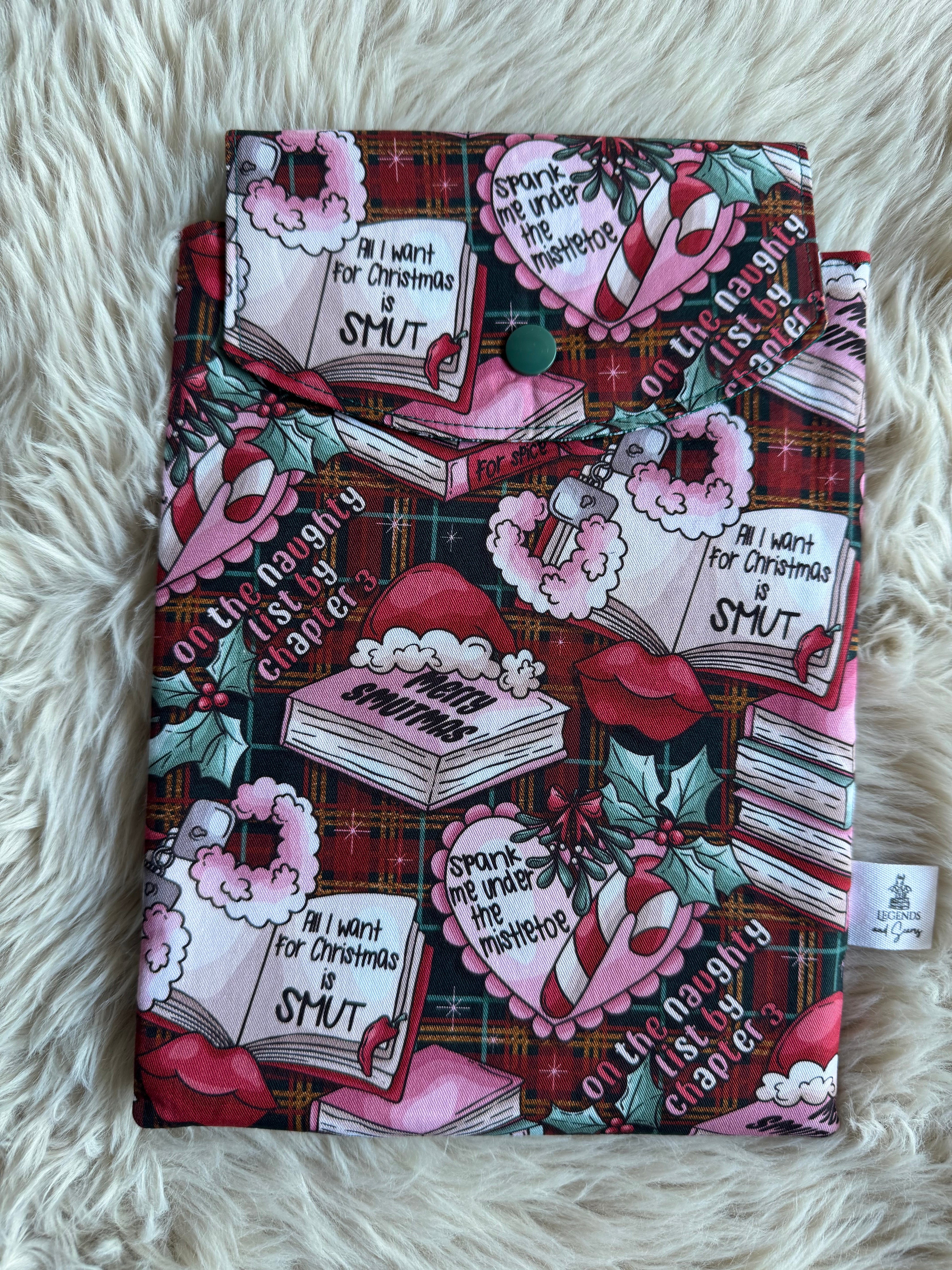 Small eReader and Book Sleeve Smutmas (Green tartan)