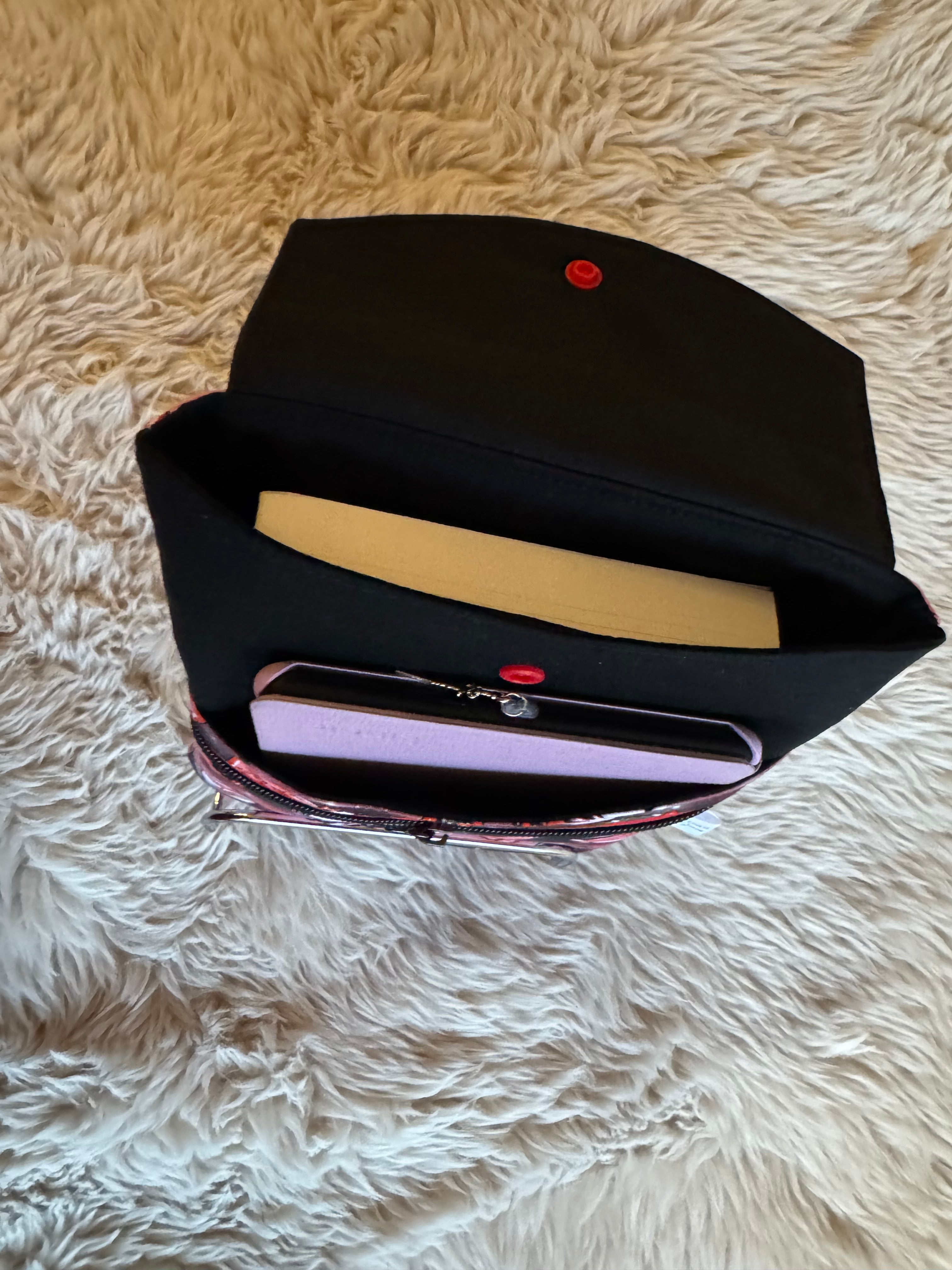 Small 3in1 Good girls read smut