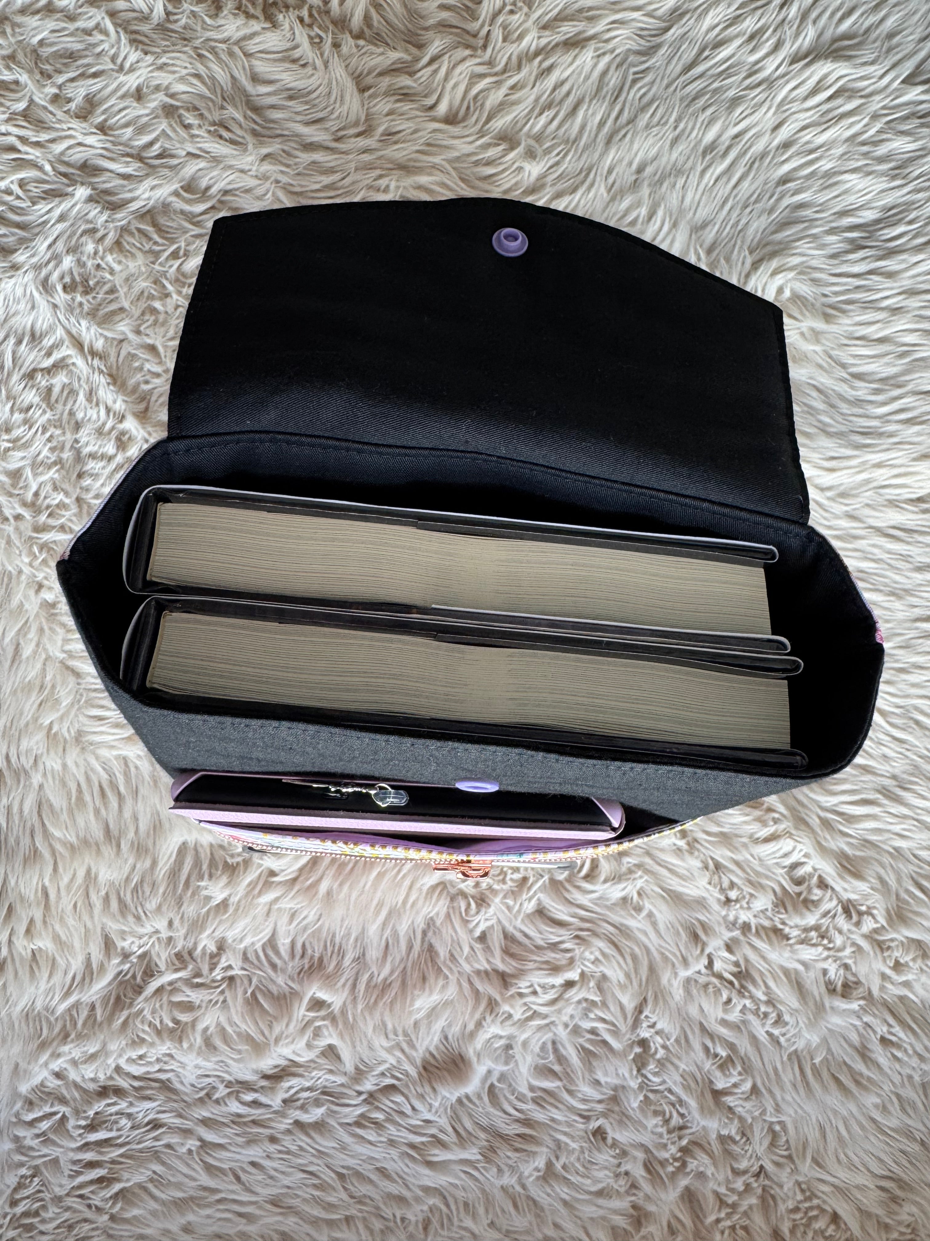Large 3in1 Sleeve I like pretty things… (book pull)