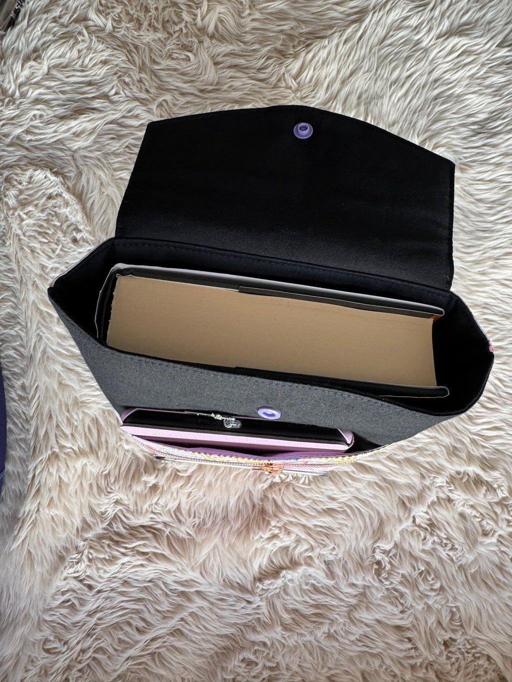 Large 3in1 Sleeve I like pretty things… (book pull)