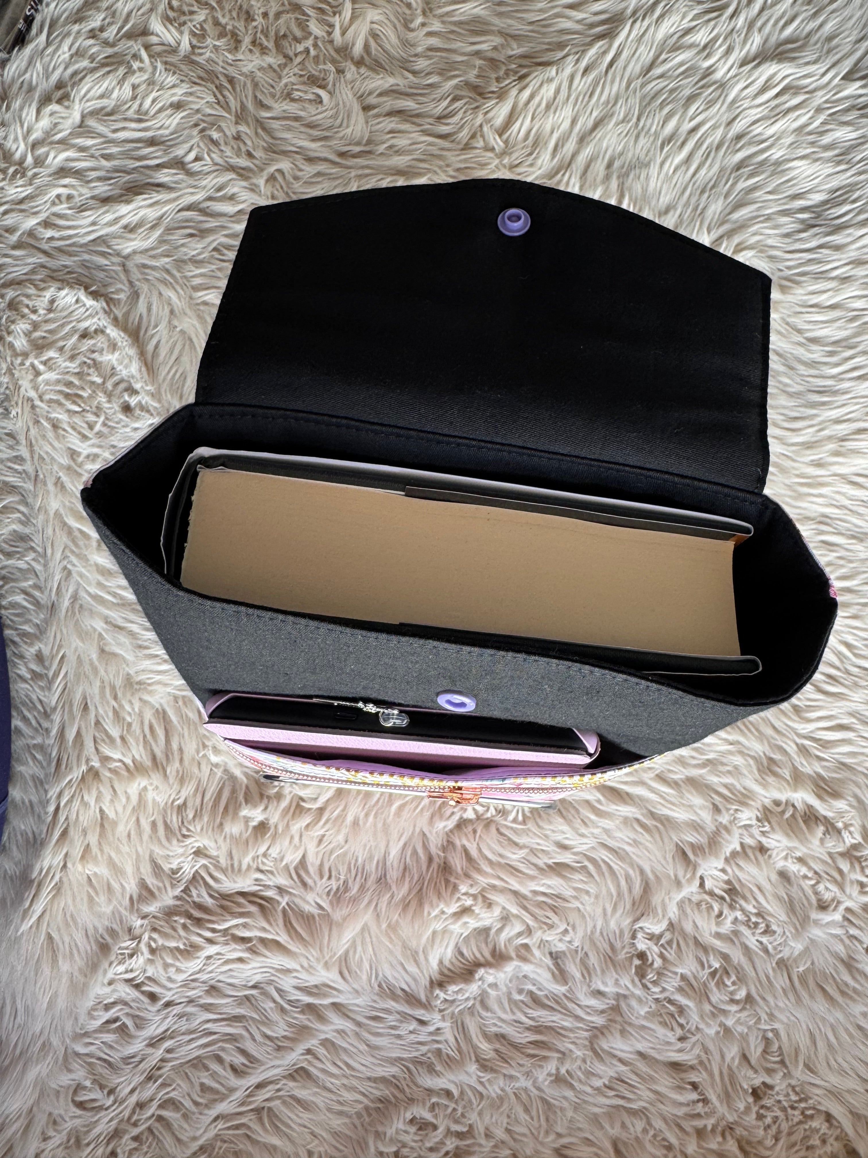 Large 3in1 Sleeve I like pretty things… (book pull)