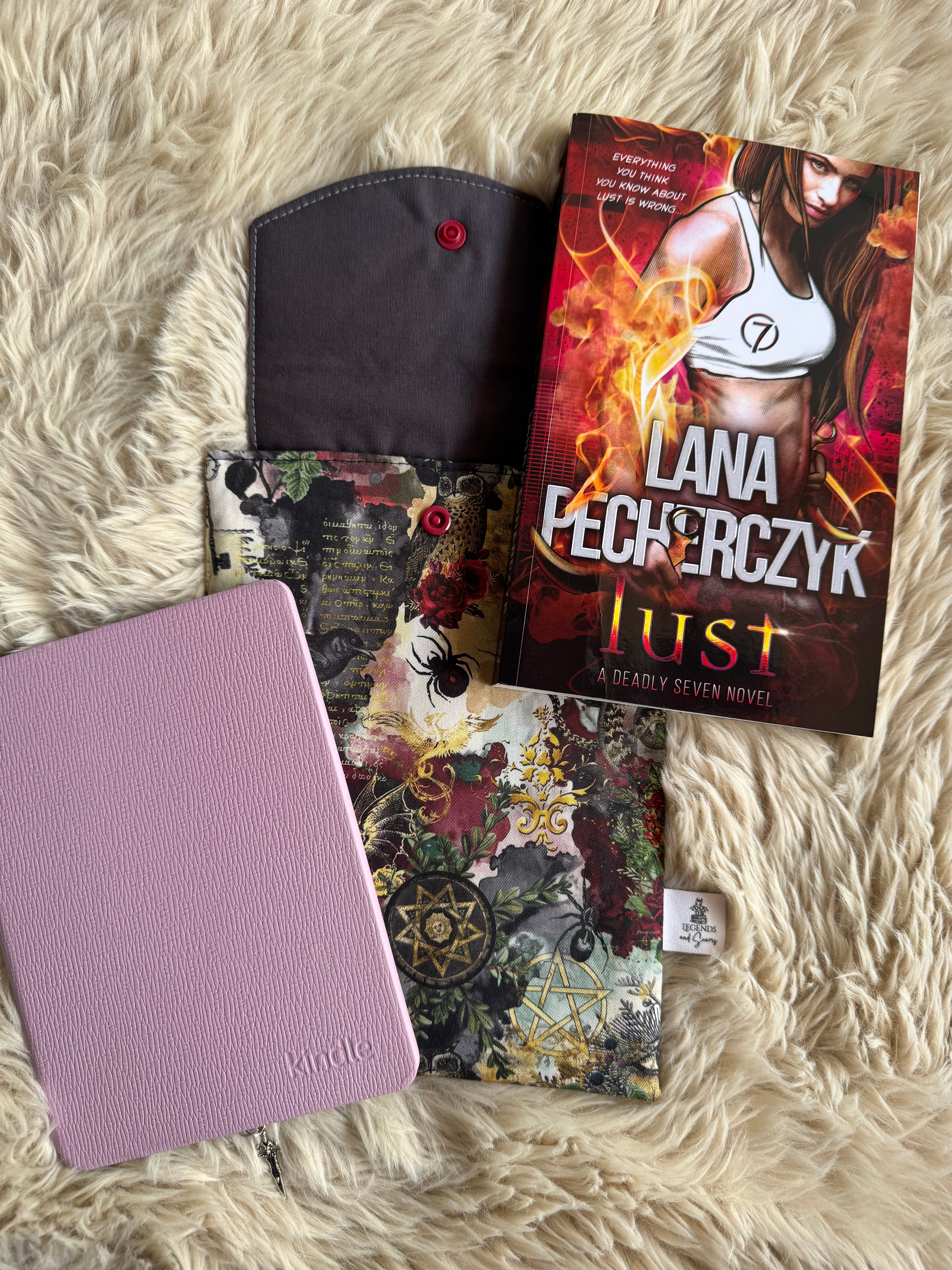 Small eReader and Book Sleeve Gothic