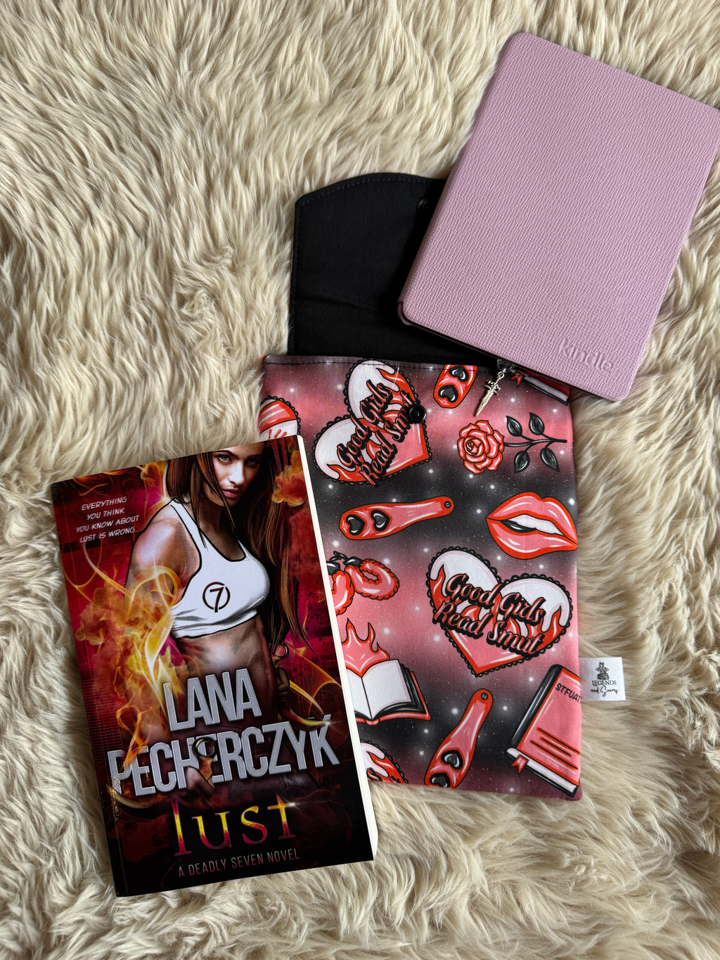 Small eReader and Book Sleeve Good girls read smut