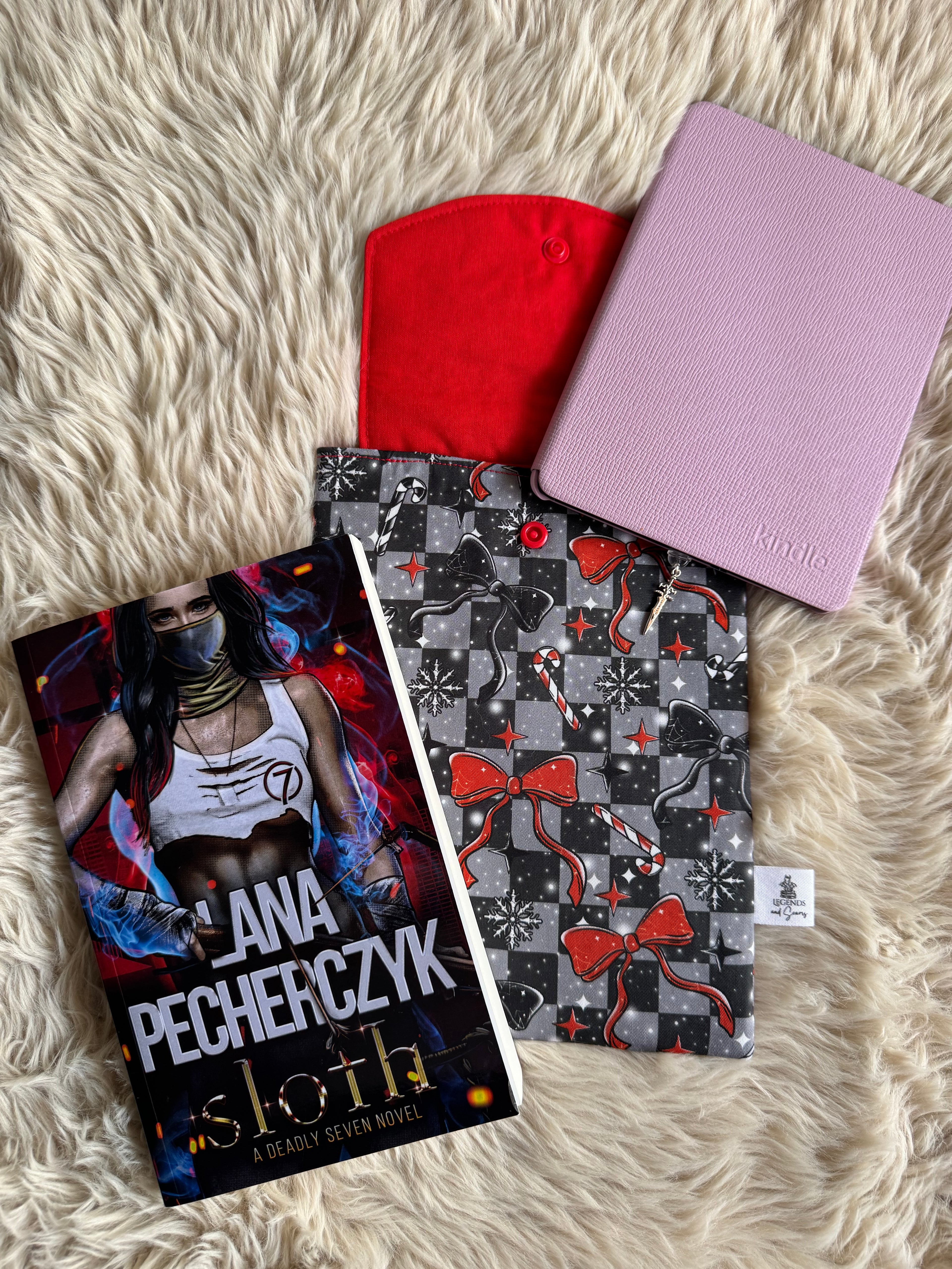 Small eReader and Book Sleeve Bows and candy canes