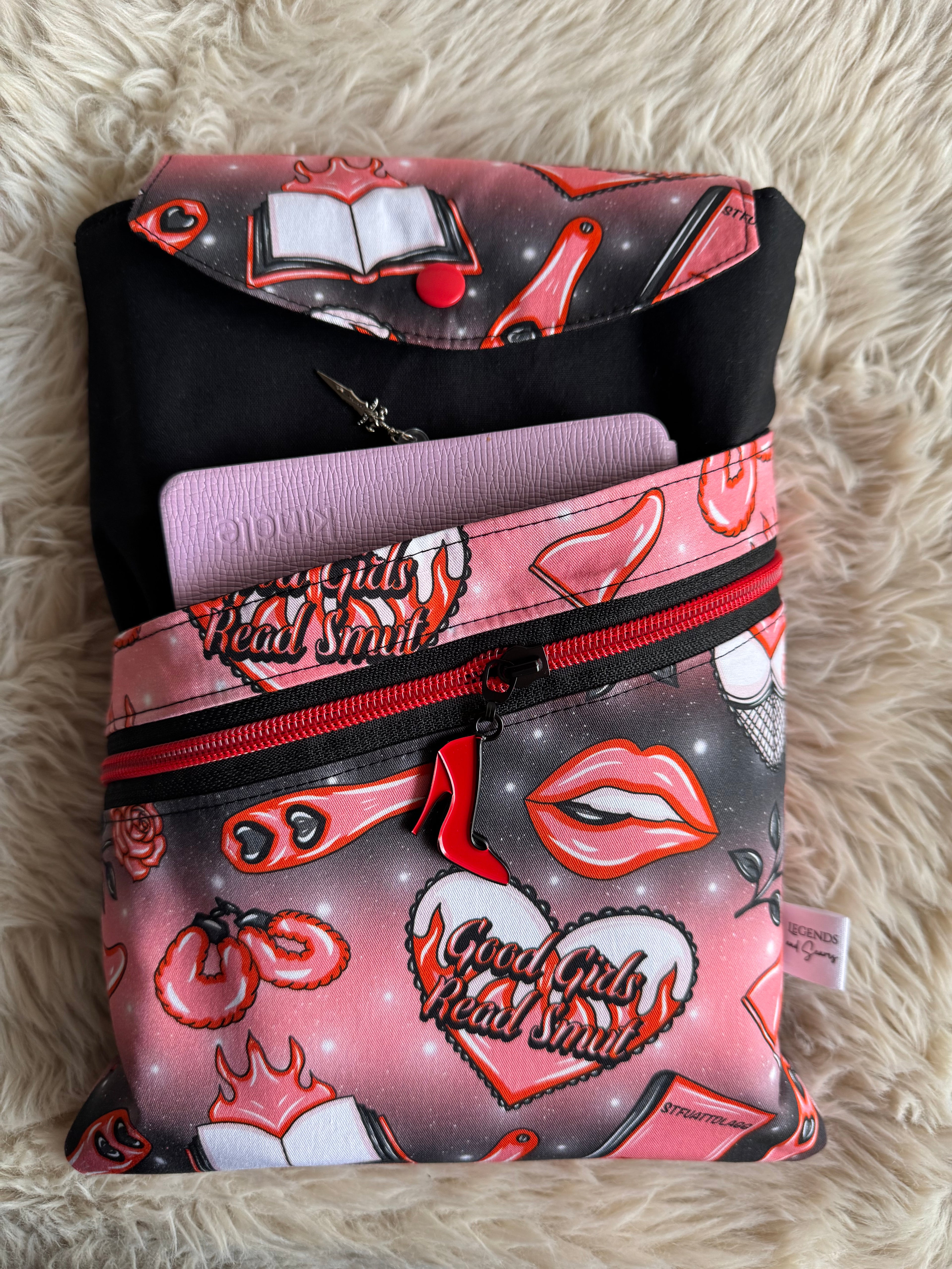 Large 3in1 Sleeve Good girls read smut
