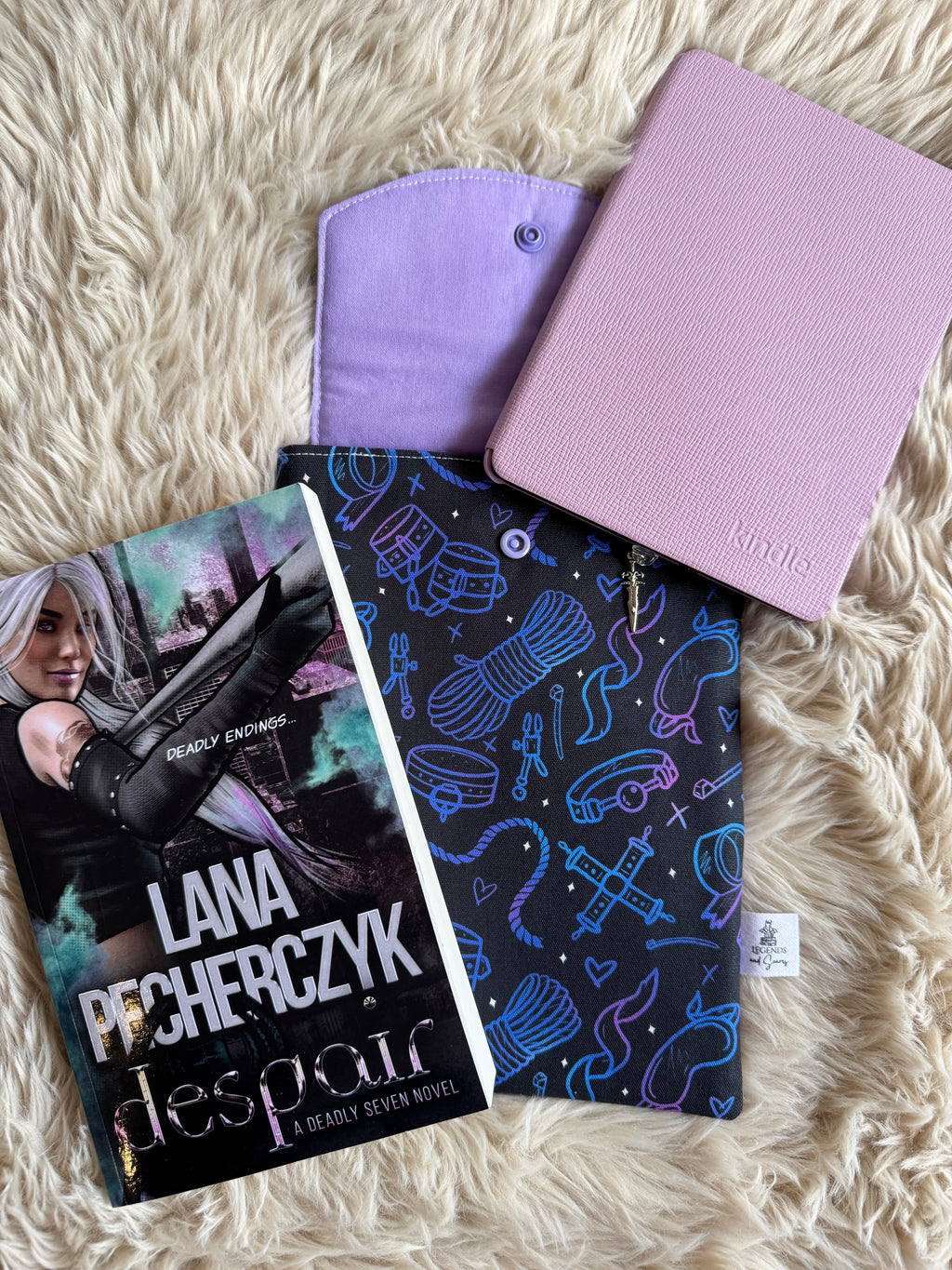 Small eReader and Book Sleeve Kink unlocked