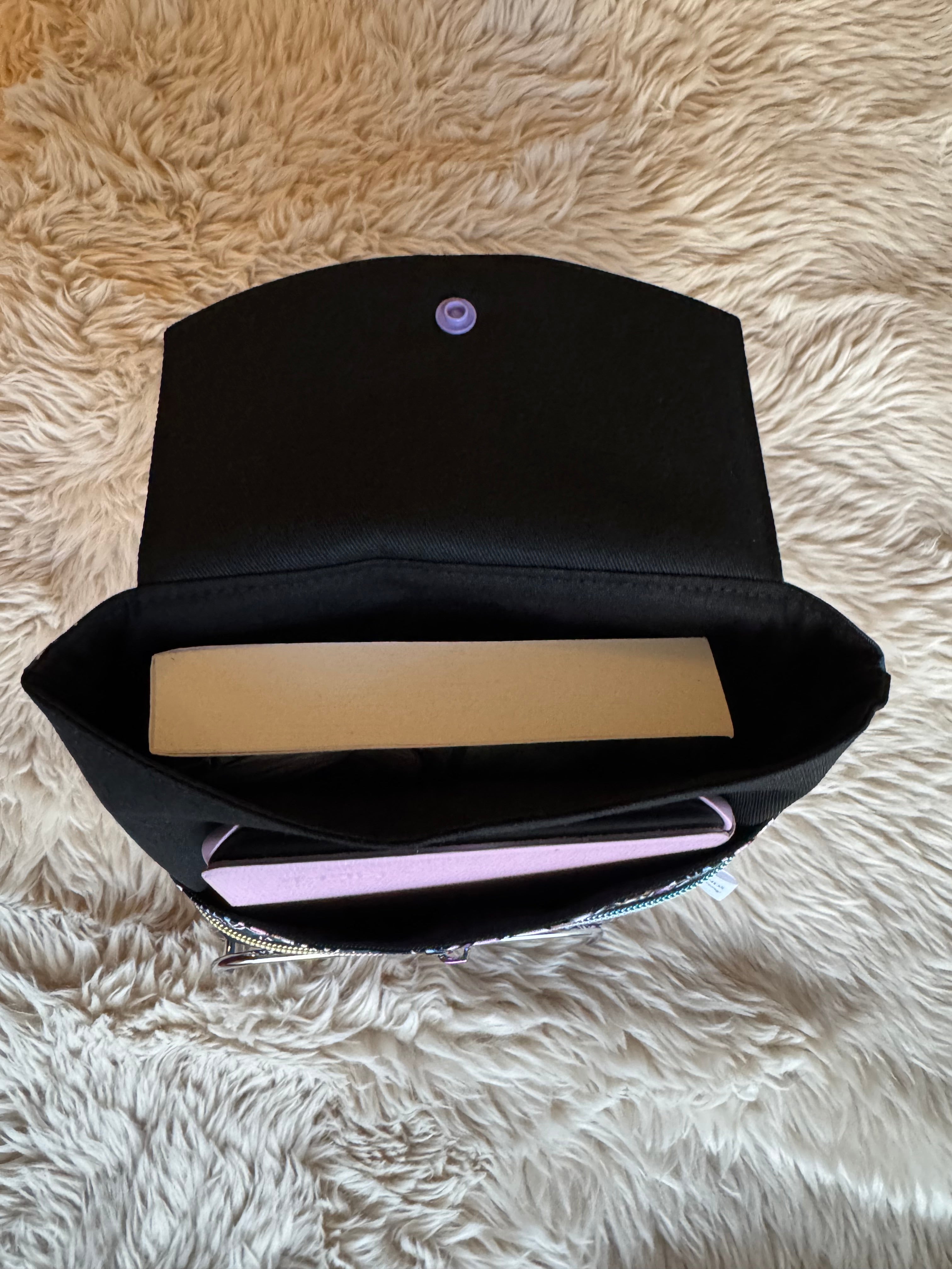 Small 3in1 Sleeve Bad witch book club (dark)