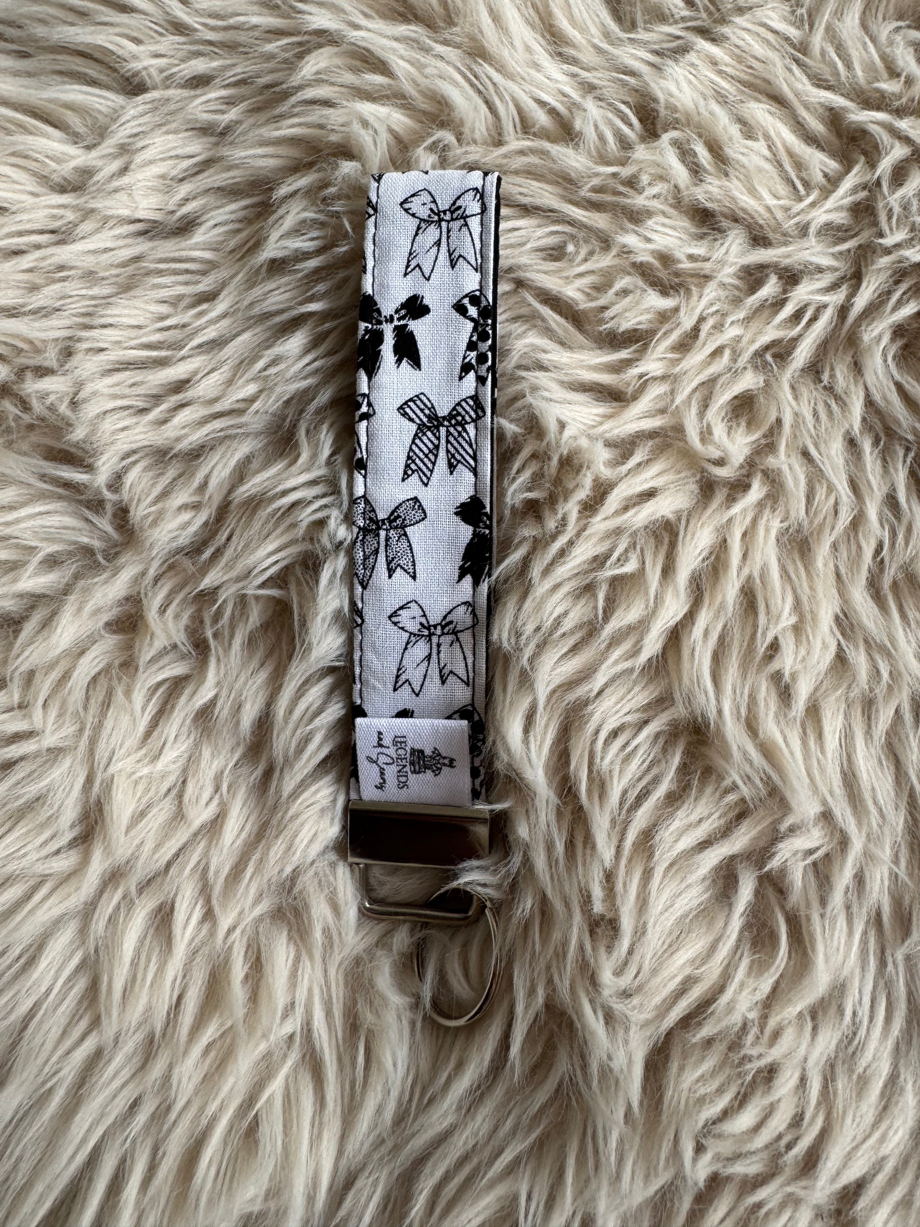 Wristlet White bows